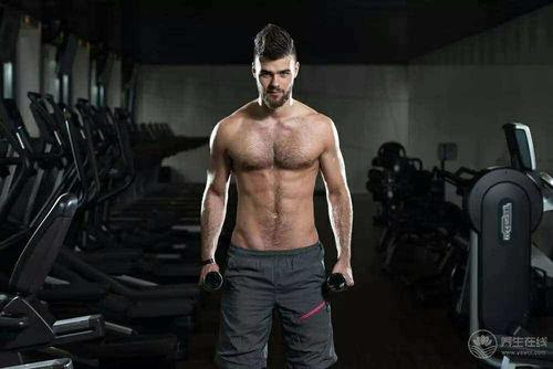 丹尼尔健身吃瓜